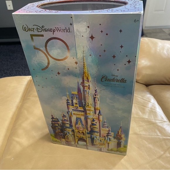 Disney Princess Cinderella Doll with Gold and White Gown. Collectable, retired - Picture 10 of 12